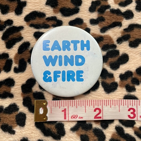 EARTH, WIND, & FIRE 🔥 Vintage Band Button Pin Pinback 70s Soul Funk Disco R&B - Picture 3 of 7